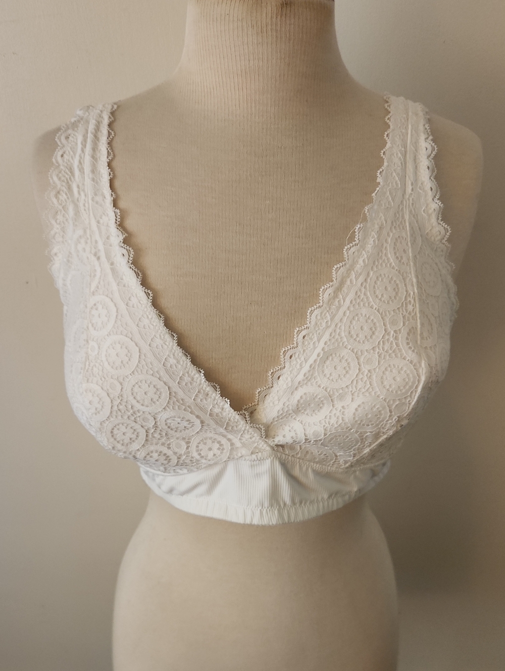 SO White Lace Bralette with Scalloped Trim